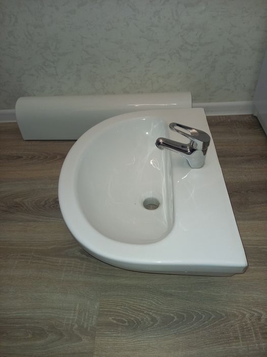 Раковина со смесителем