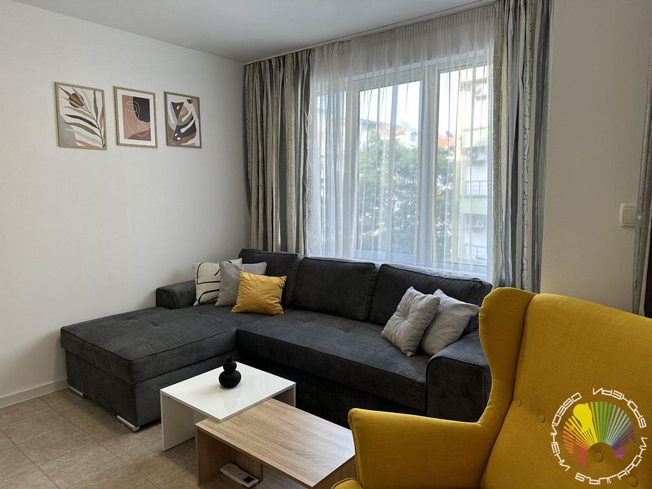 Дава се под наем Тристаен апартамент в Бургас, Лазур - 110 кв.м за 800 € - Снимка #1