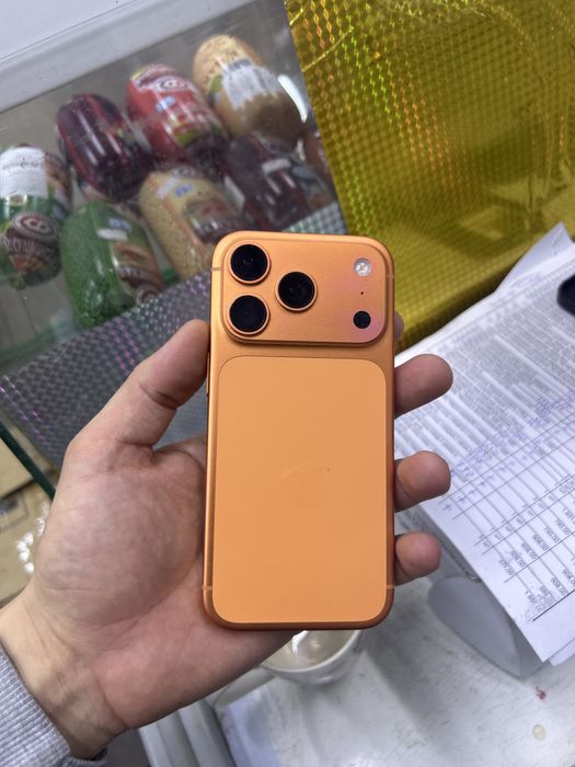 Продам Айфон 17 про