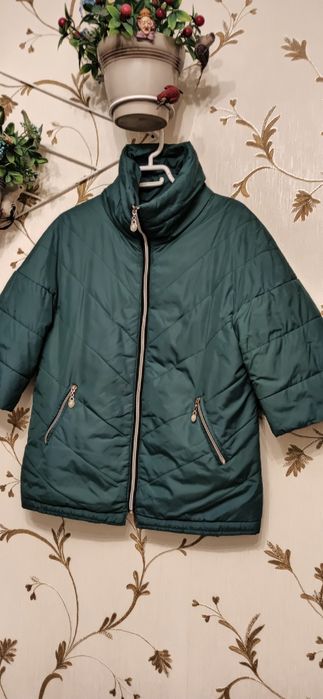 Продам женские куртки