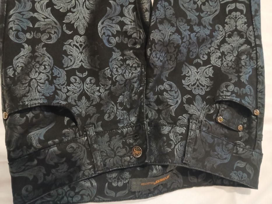 Pantalon negru cu imprimeu foarte elegant ,de damă