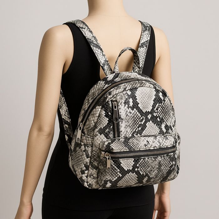 Стилна дамска раница – Snake Print / Питонова шарка