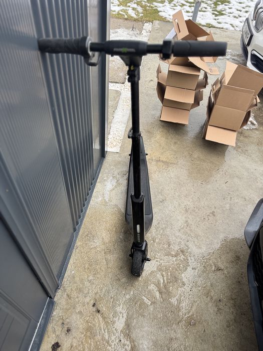 Trotineta electrica cu boxa bluetooth