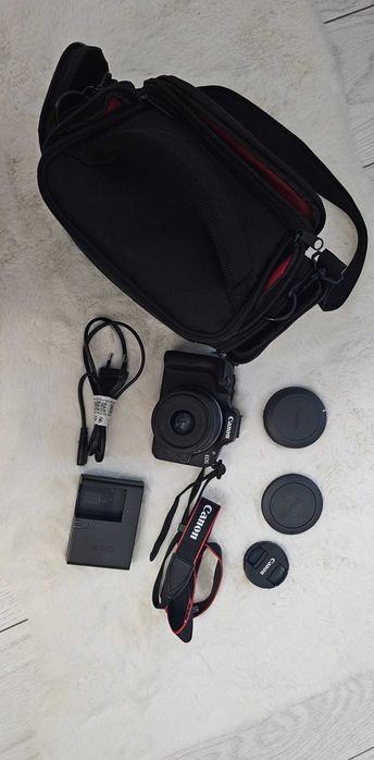 Canon EOS R100+ obiectiv 18-45mm  |ca nouă | card 128 gb+geantă si kit curățare