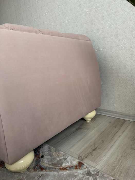 Продаётся диван, каретная стяжка