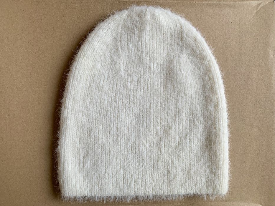 Бежов шал със сребърни нишки и шапка