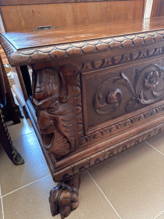 Cufar Lada Mare Vintage Lemn Masiv Sculptat Gheare Leu