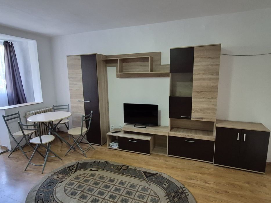 Închiriez  garsoniera  confort  I