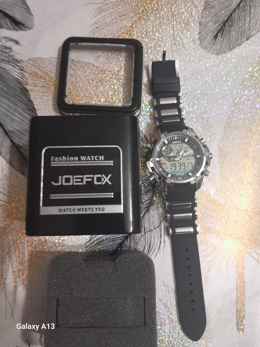 Продаются  часы .