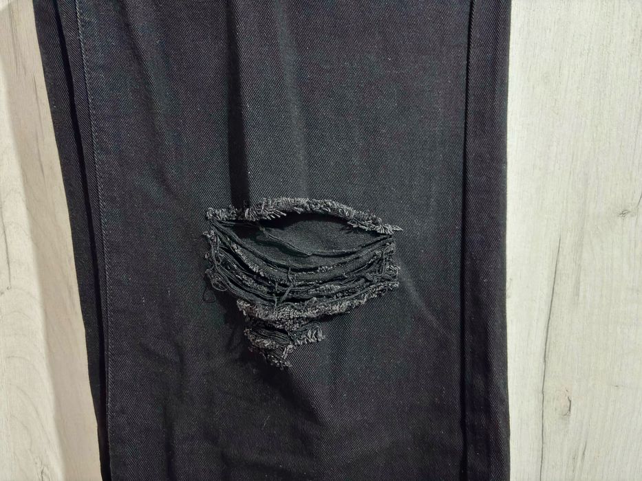 Blugi wide leg, taiați la ambii genunchi