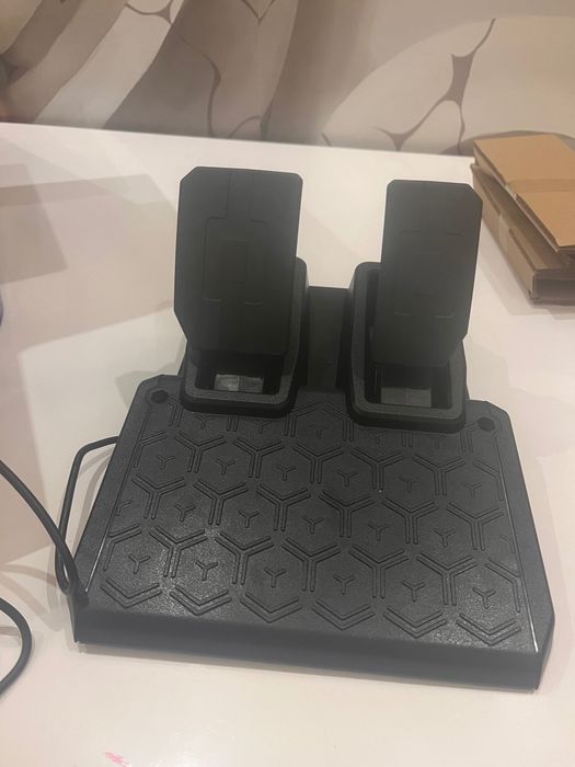 Чисто нов волан с педали ферари