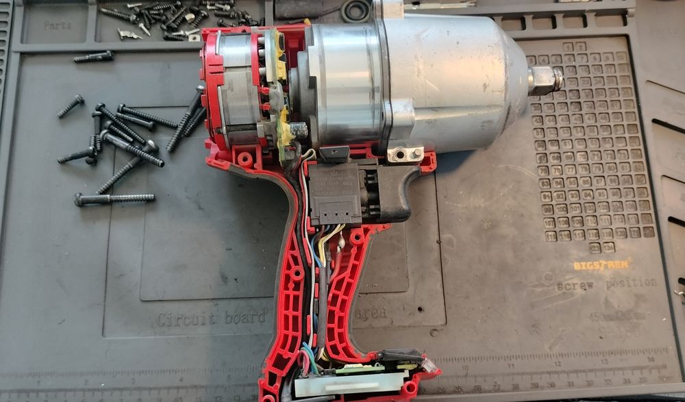 Reparatii-revizii scule profesionale si acumulatori