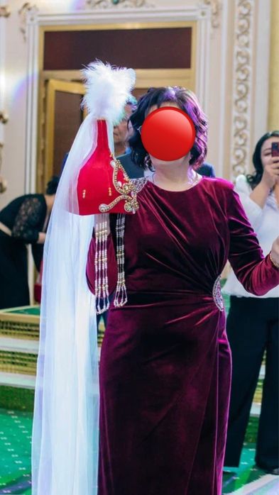 Ұзату көйлек, қызыл