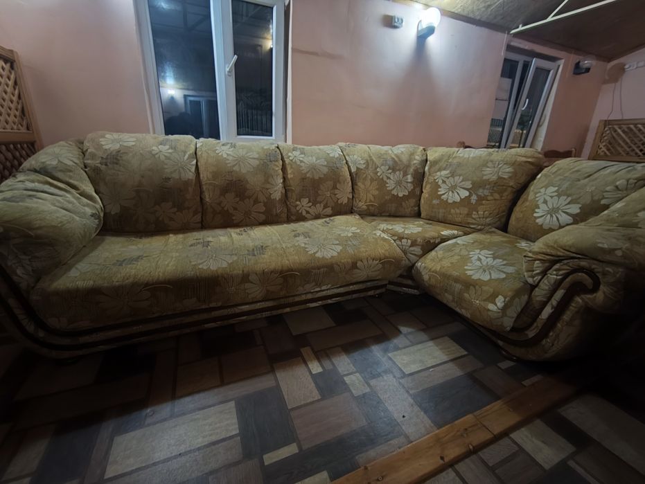 Продаются 2 дивана срочно.