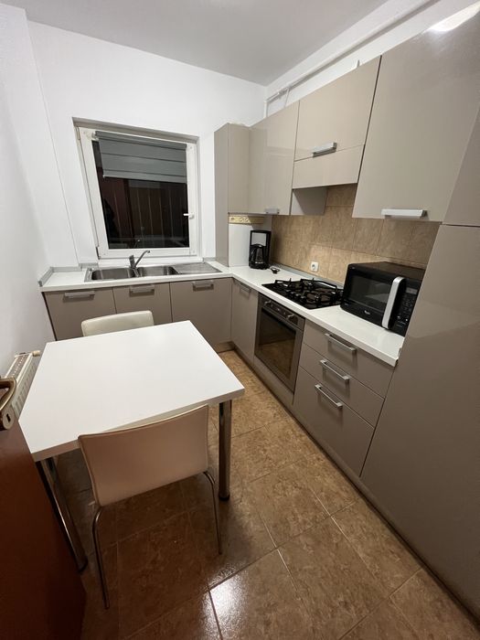 Inchiriez Apartament Andrei Muresanu, dormitor + living mare + bucatarie, ideal cuplu