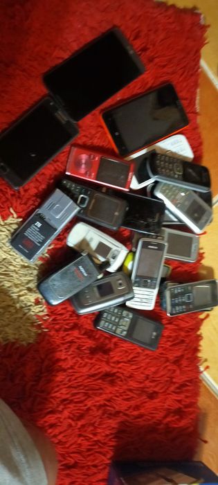 Продаю на вес сотовые телефоны