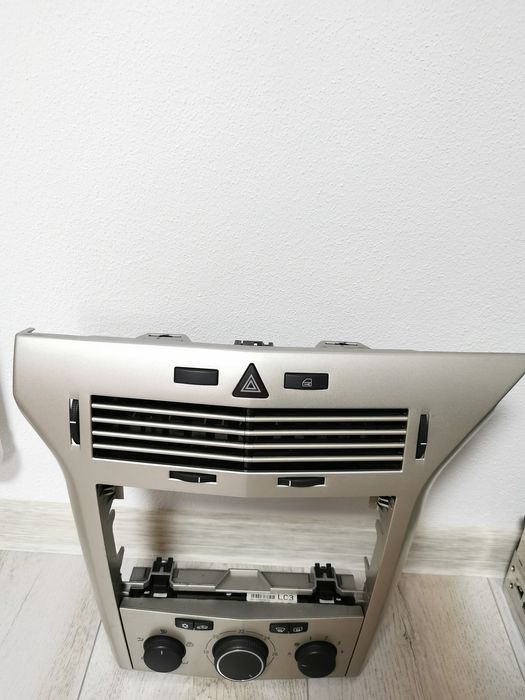 Piese originale Opel Astra H hatchback