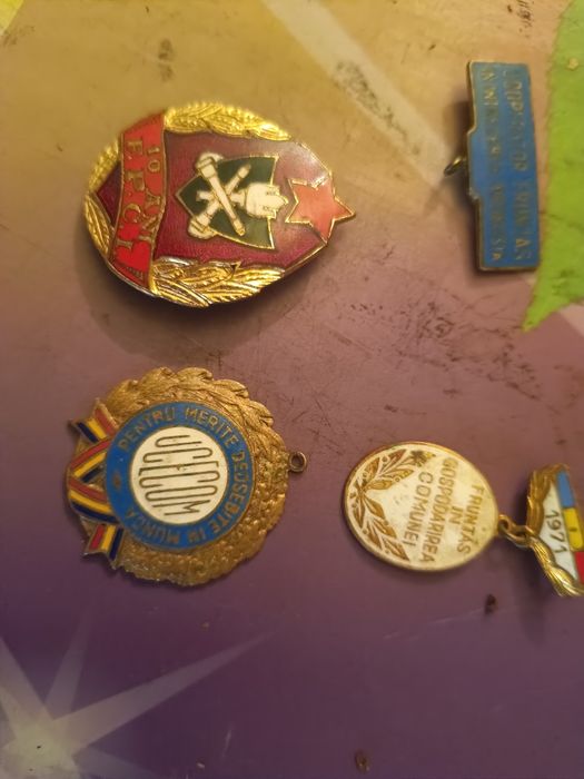 Bani vechi de vânzare