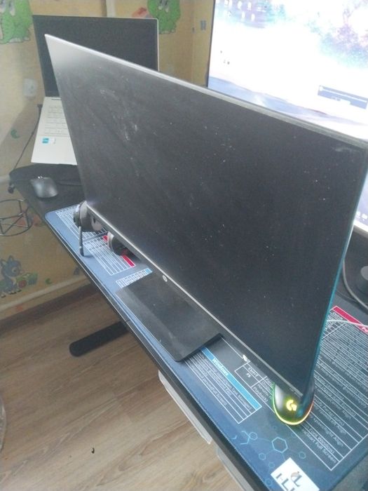 Монитор HP.  27m