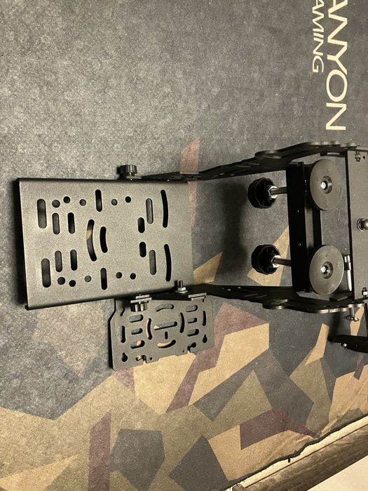 Продам универсальную струбцину для симрейсинга от DimSim