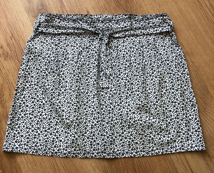 Пола на цветя и сърца