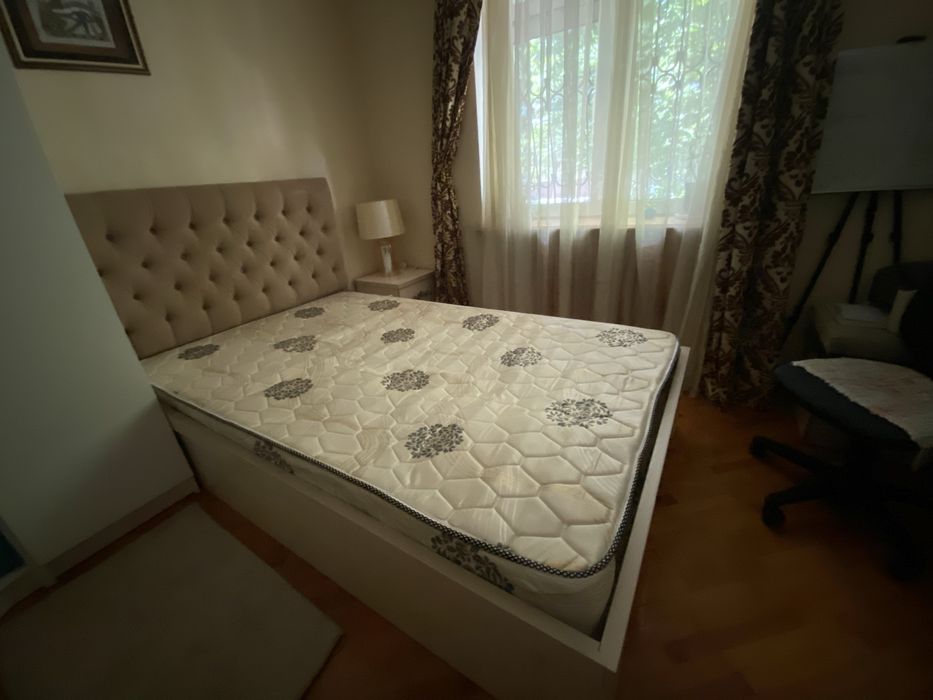 Двуспальная кровать 140×200 + тумба, матрас в подарок