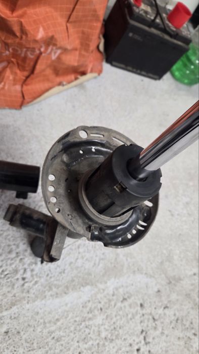 Предни амортисьори Skoda Superb