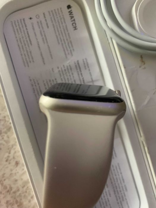 Apple Watch SE  2023 40mm Starlight