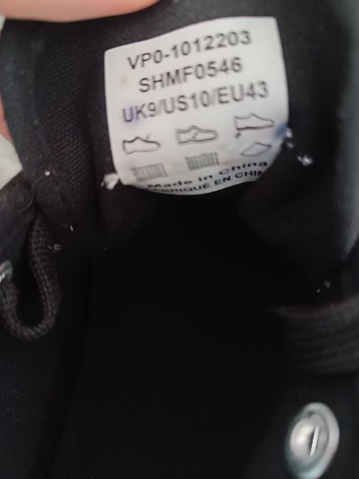 Nike оригинални маратонки номер 43,5