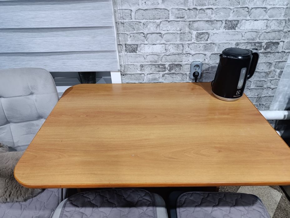 Продам кухонный стол