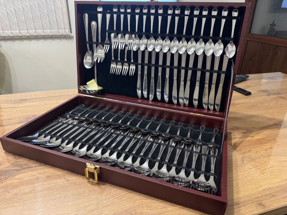 Комплект прибори за хранене