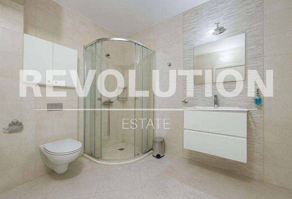 Дава се под наем Двустаен апартамент в Варна, Център - 95 кв.м за 847.62 € - Снимка #5