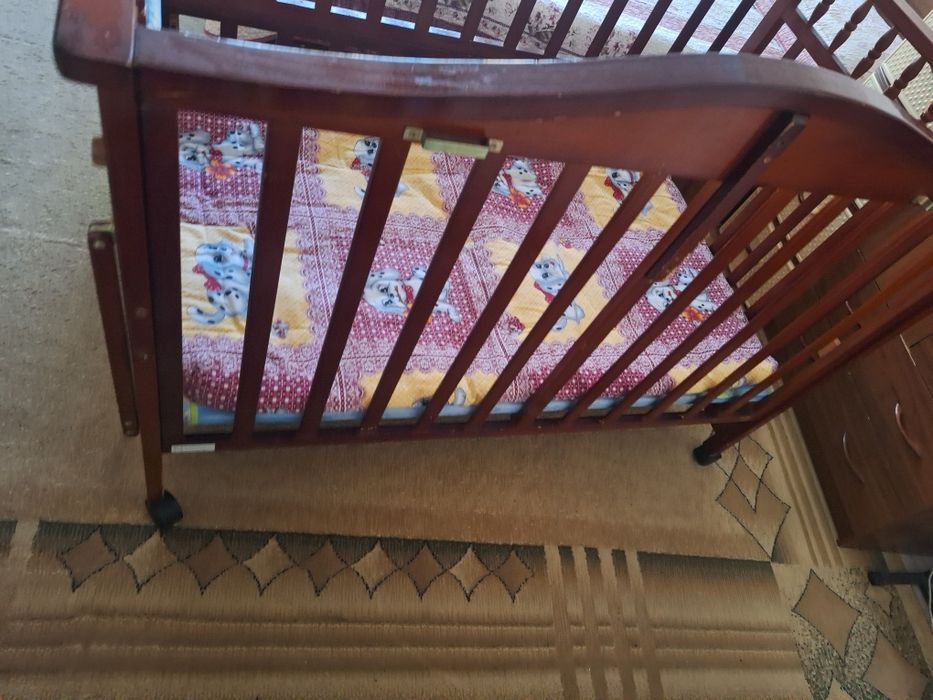 Детскии манеж(кроватка)