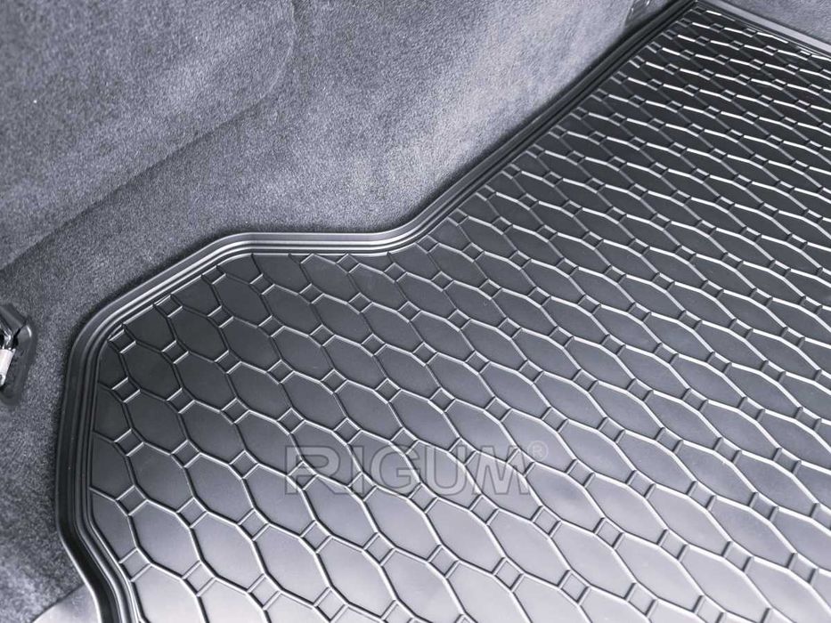 Гумени стелки или багажник VOLVO XC60 от 2008 до 2017 г.