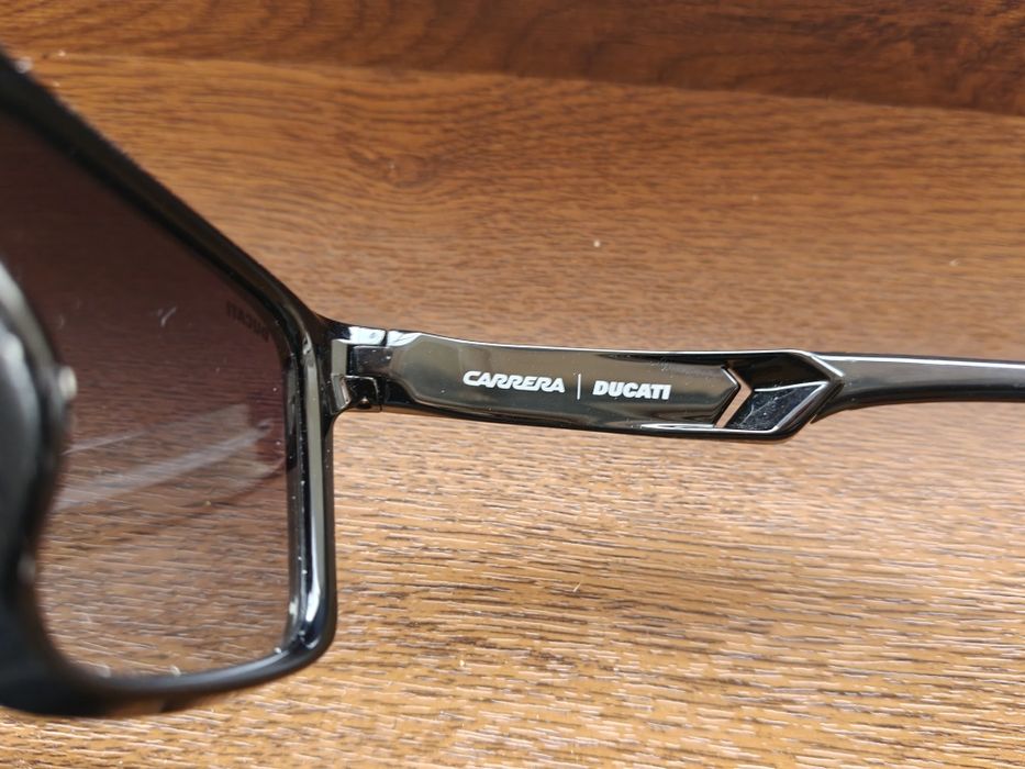 Оригинални слънчеви  очила Carrera Ducati