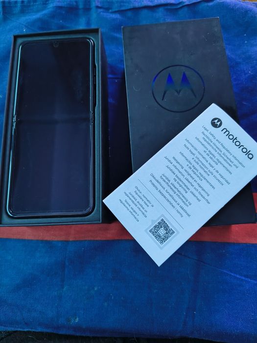 Vând Motorola Razr 40 Ultra nou