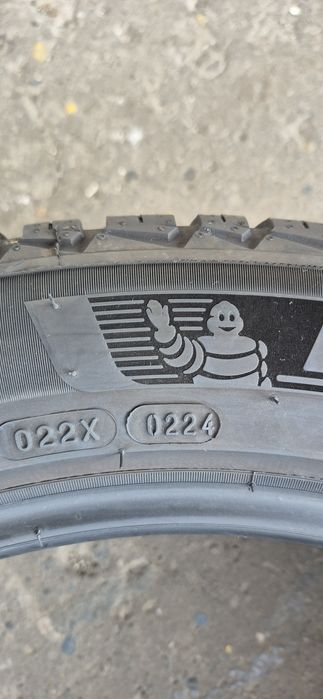 4 anvelope M+S Michelin,fata 235/50/19,spate 255/45/19.Pretul este pe bucata