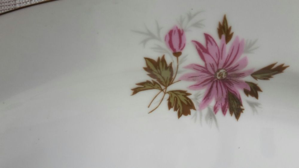 Чисто нов СЕРВИЗ ЗА ХРАНЕНЕ 17 части --> Български порцелан