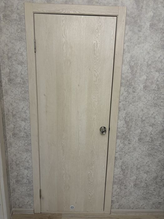 Продам межкомнатные двери в сборе.