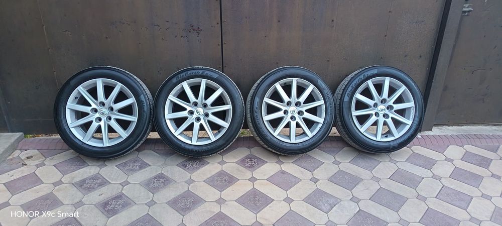 Диски R17 с резиной комплект