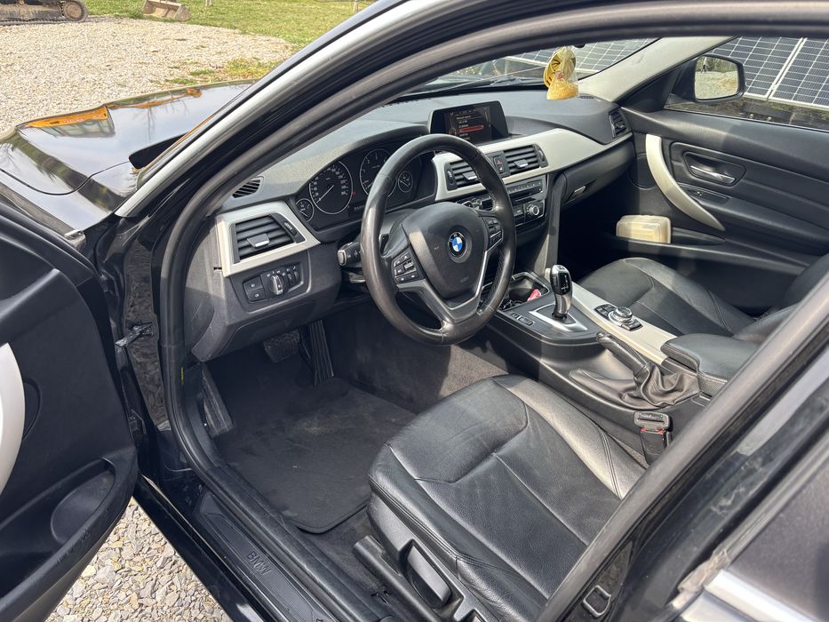 Vand bmw seria 3 an 2016 usor avariat