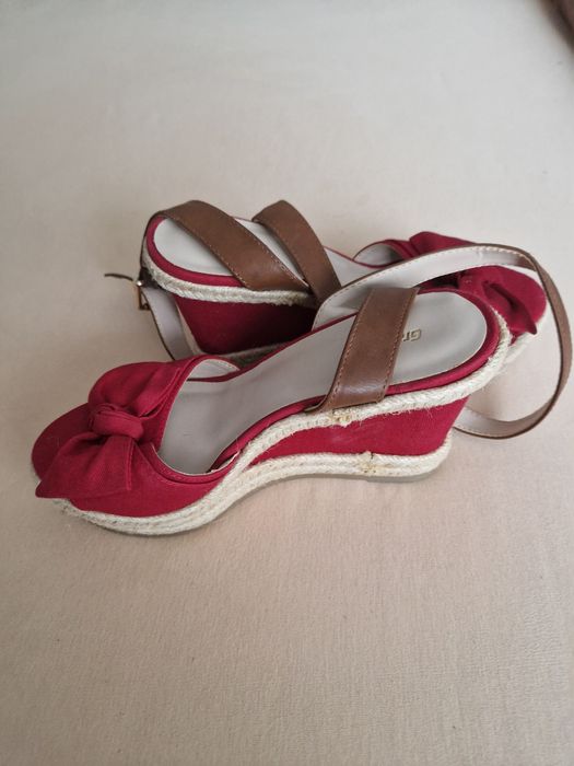 Sandale noi rosii