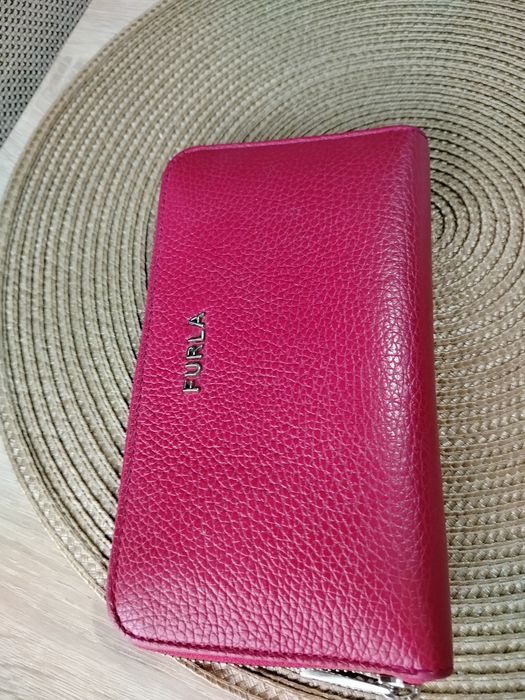 Дамско червено портмоне Furla