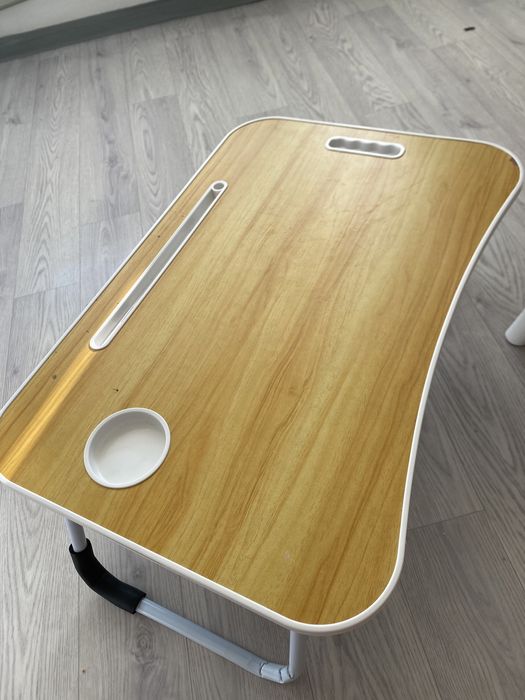 Столик для ноутбука