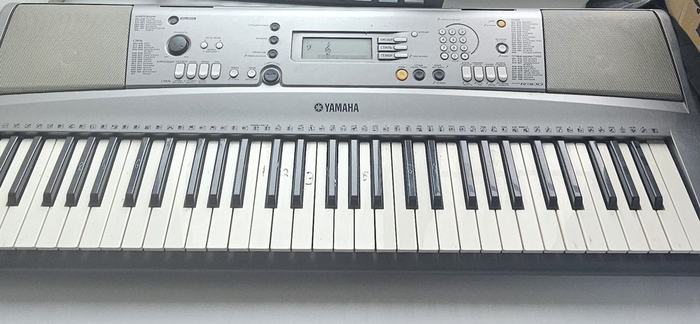 Синтезатор Yamaha PSR-R300