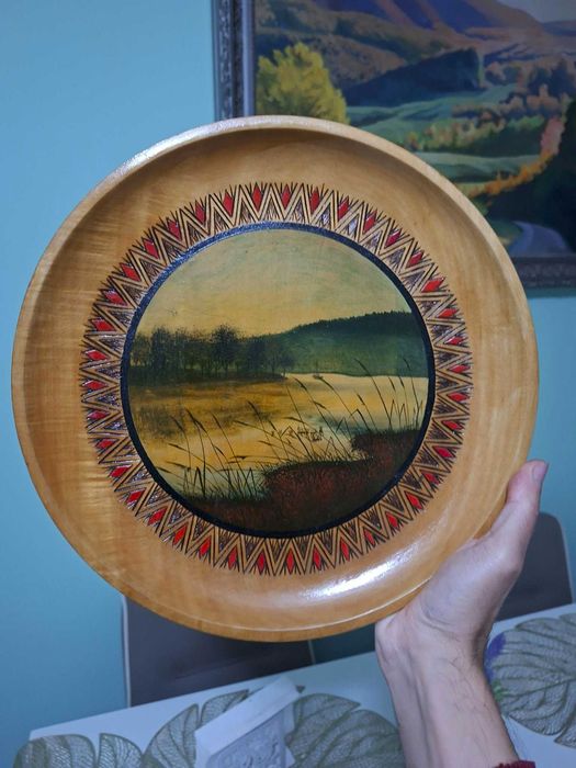 Farfurie decorativă din lemn masiv, pictată manual