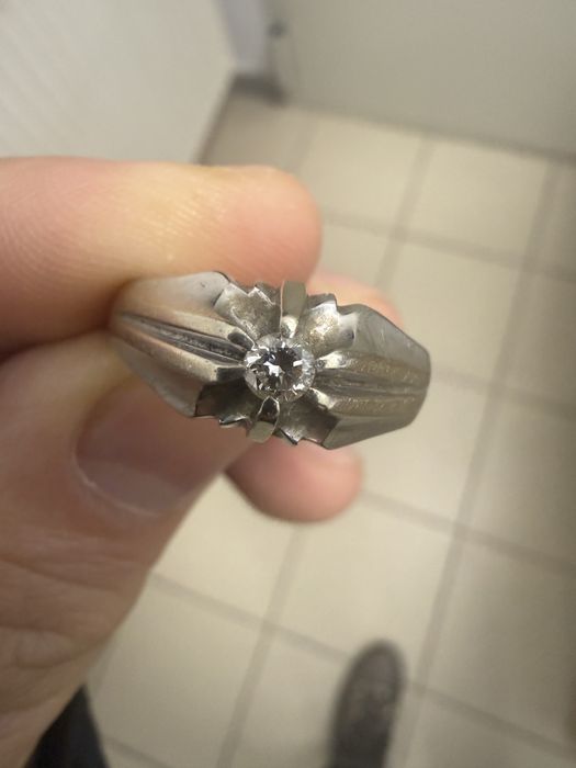 Inel aur 18 karate vintage cu diamant central natural