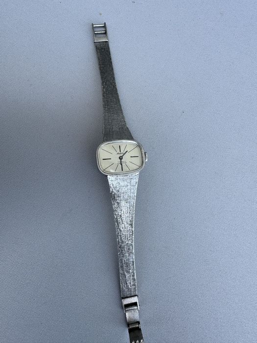 Ceas din argint de dama