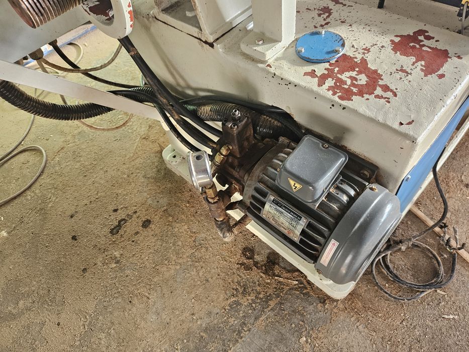 Автоматичен копирен струг за дървени крачета