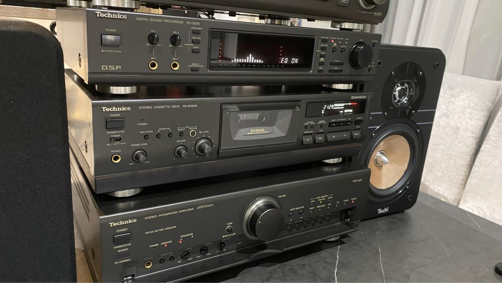 Linie Technics (amplificator, deck, tuner, egalizator, pick-up) boxe